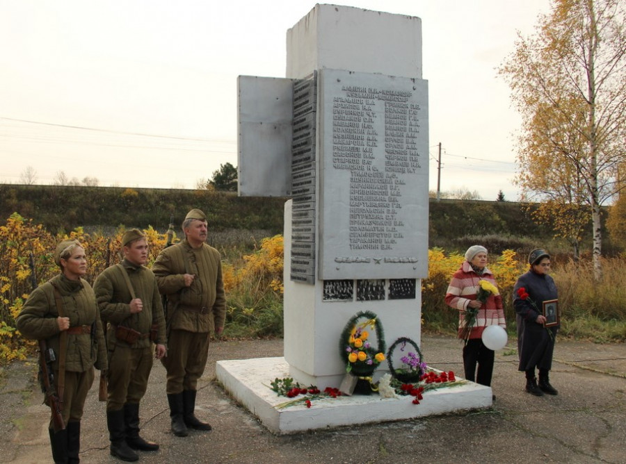 pamyatnik-bronepoezdu