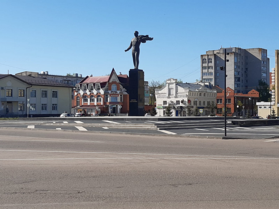 pamyatnik-yuriyu-alekseev